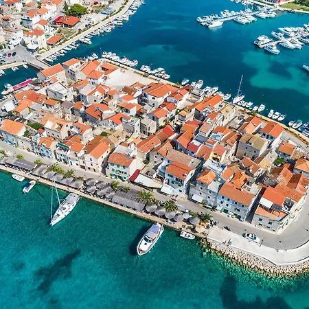 2 Bedroom Gorgeous In Tribunj