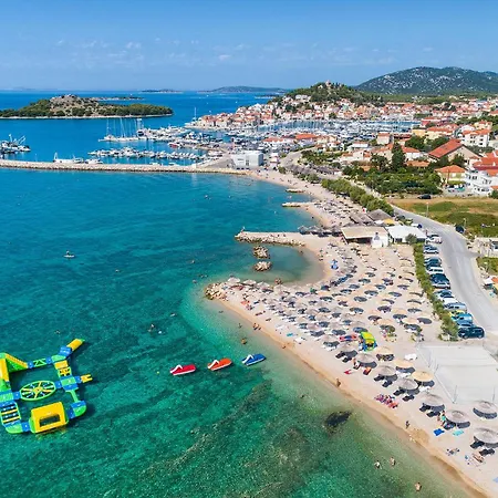 شقة 2 Bedroom Gorgeous In Tribunj Tribalj