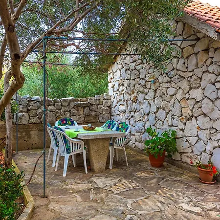 2 Bedroom Gorgeous In Tribunj