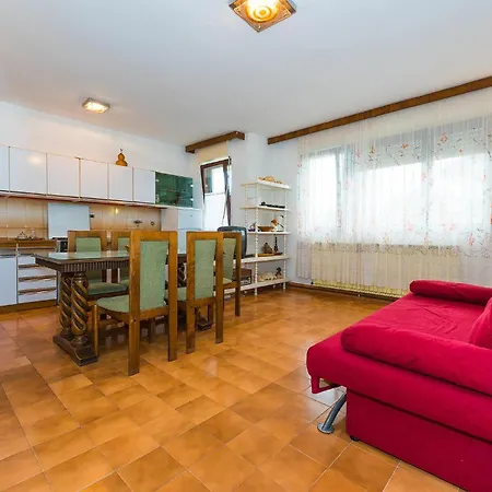 Two-bedroom In Tribunj Tribalj