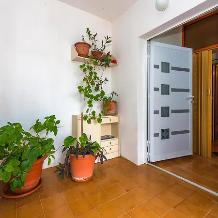 Apartment Two-Bedroom Apartment In Tribunj *