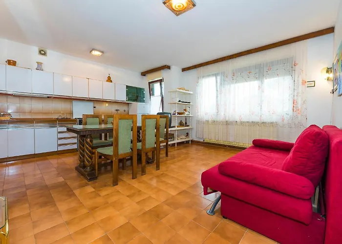 شقة 2 Bedroom Gorgeous In Tribunj Tribalj